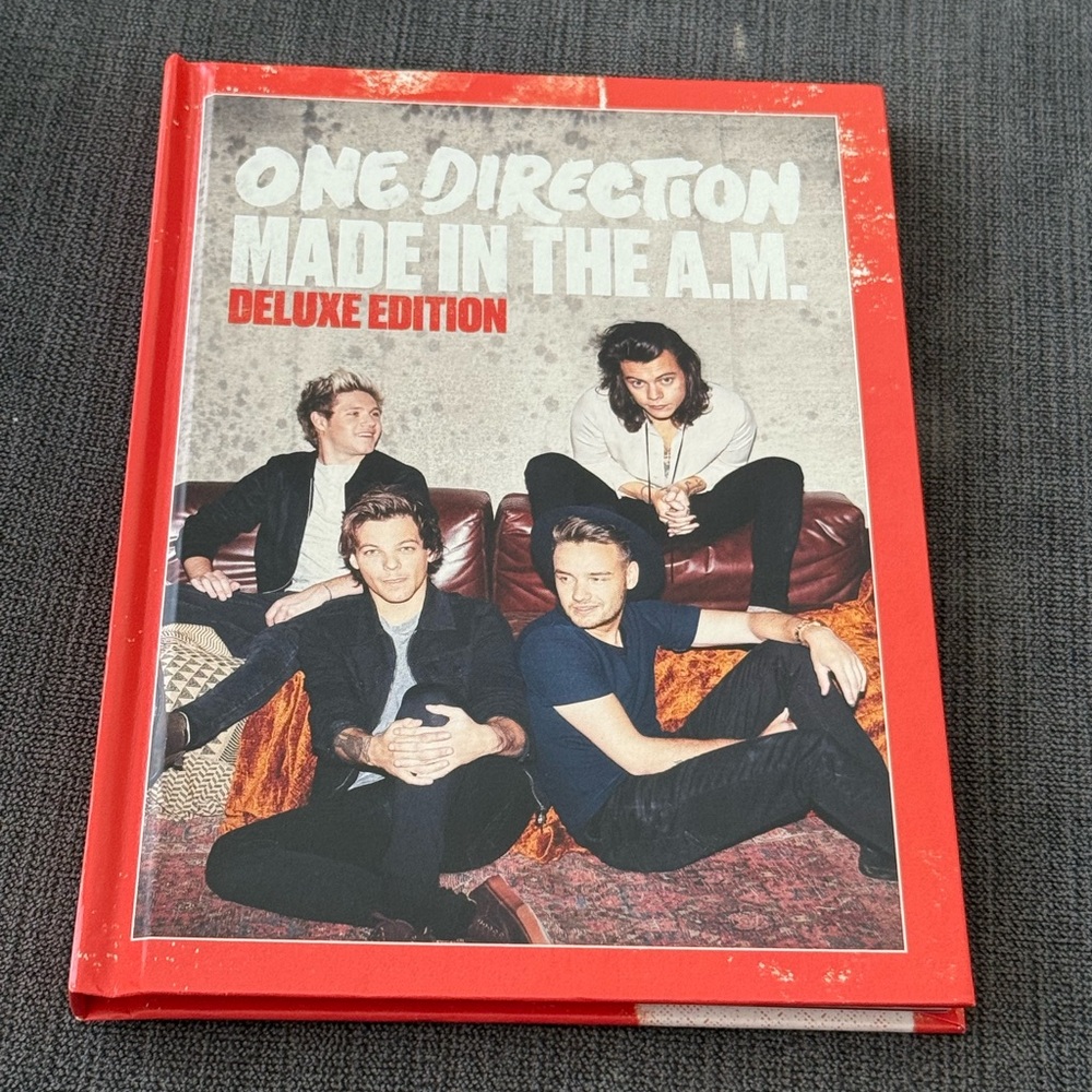One Direction Made in the A.M. Deluxe Edition Book